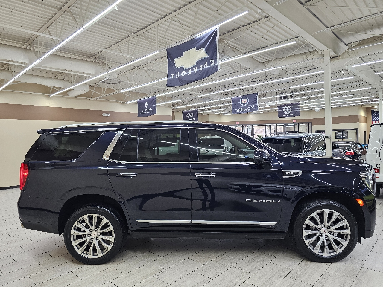 GMC Yukon Denali 4WD 2022