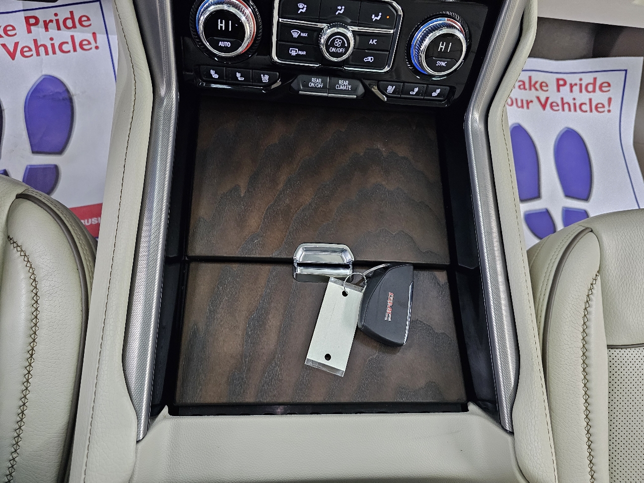 GMC Yukon Denali 4WD 2022