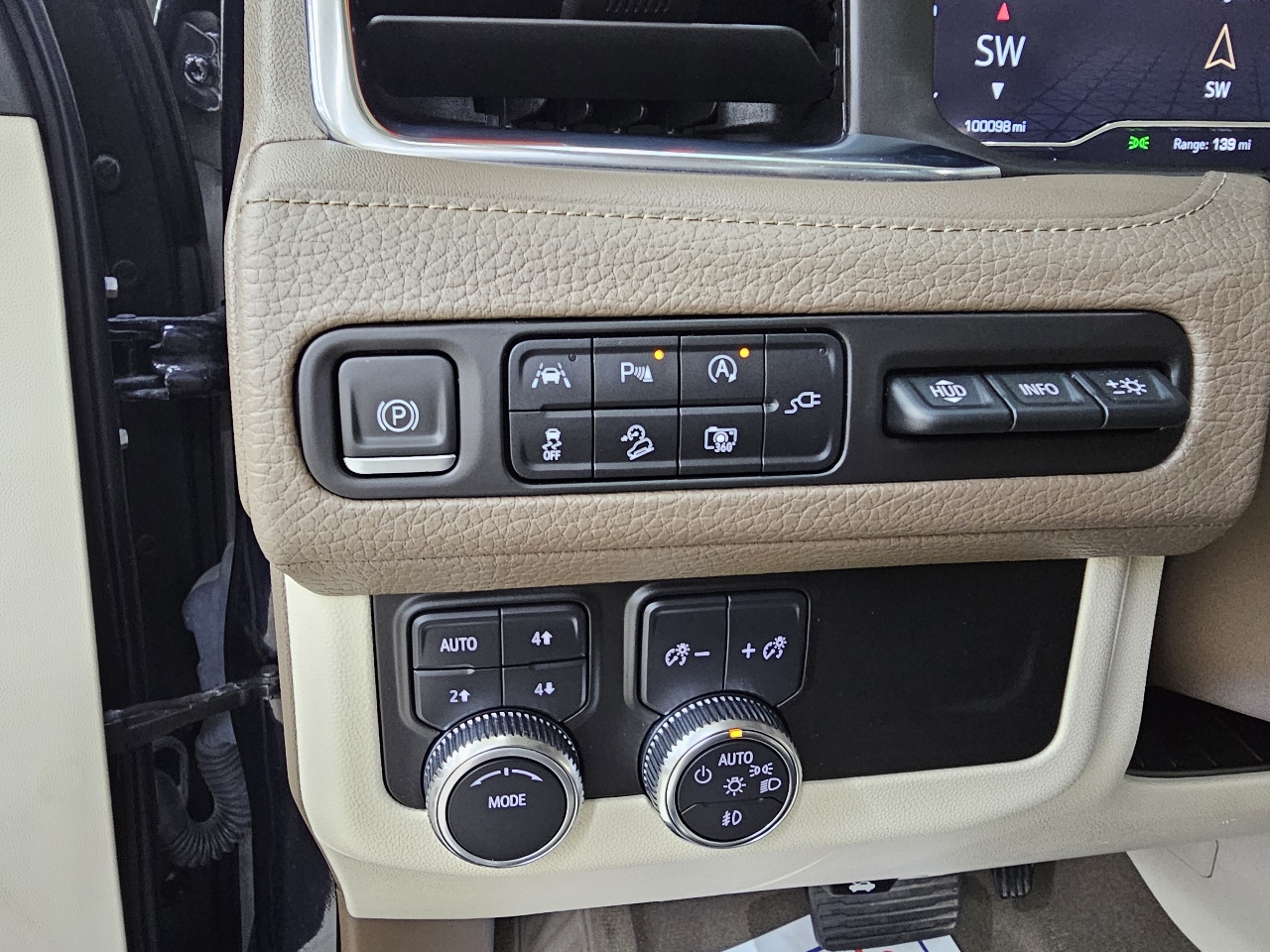 GMC Yukon Denali 4WD 2022