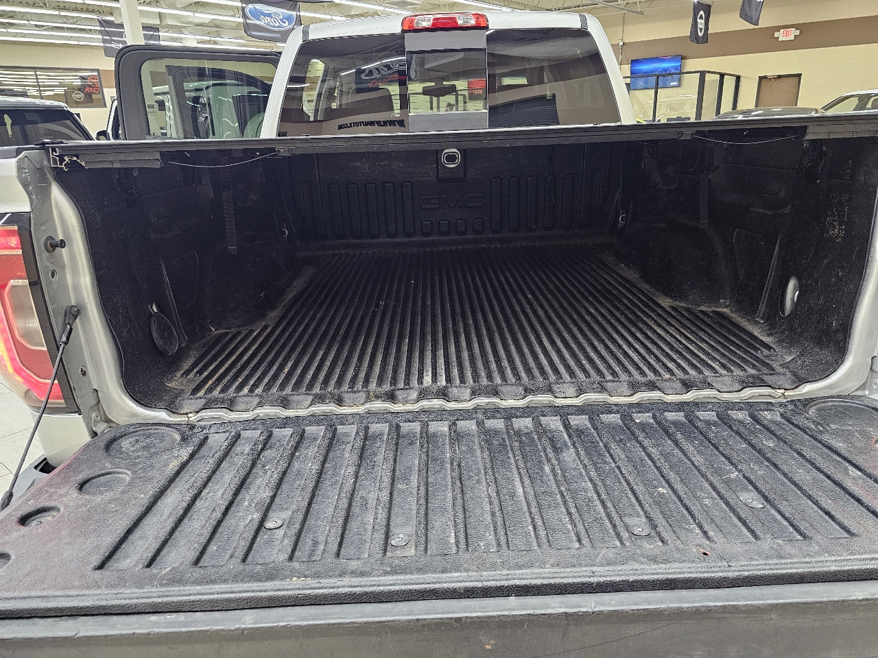 GMC Sierra 1500 SLT Crew Cab Long Box 4WD 2017