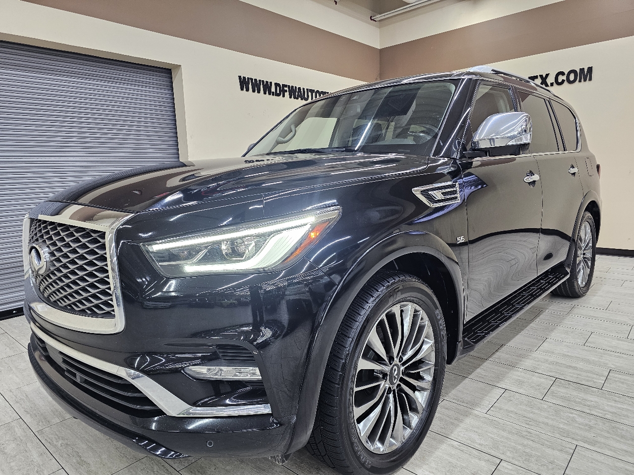 Infiniti QX80 LUXE 2019