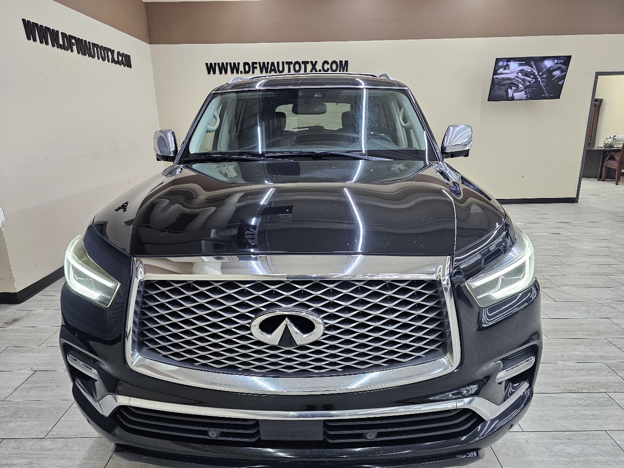Infiniti QX80 LUXE 2019