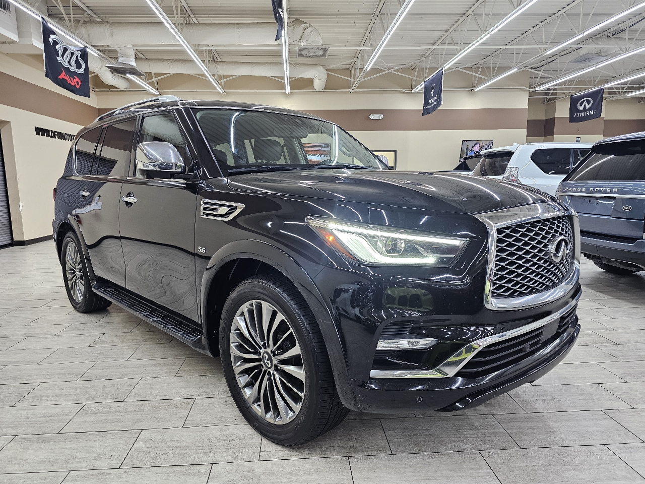 Infiniti QX80 LUXE 2019