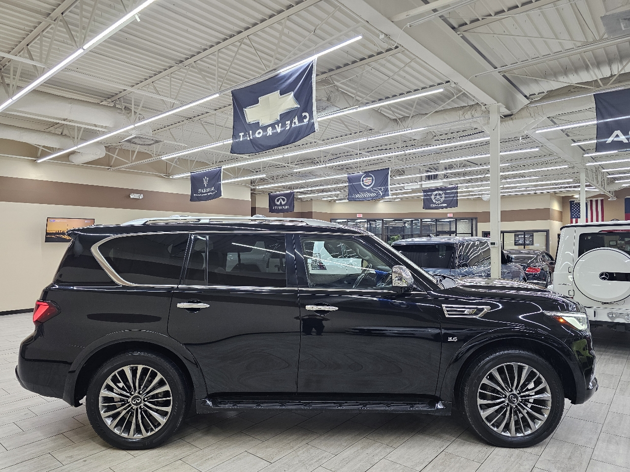 Infiniti QX80 LUXE 2019