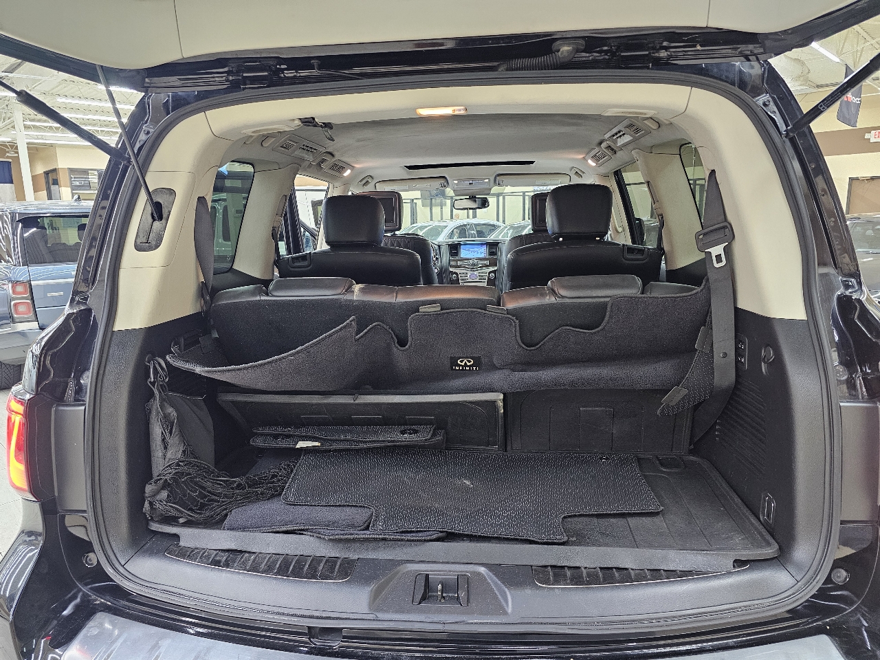 Infiniti QX80 LUXE 2019