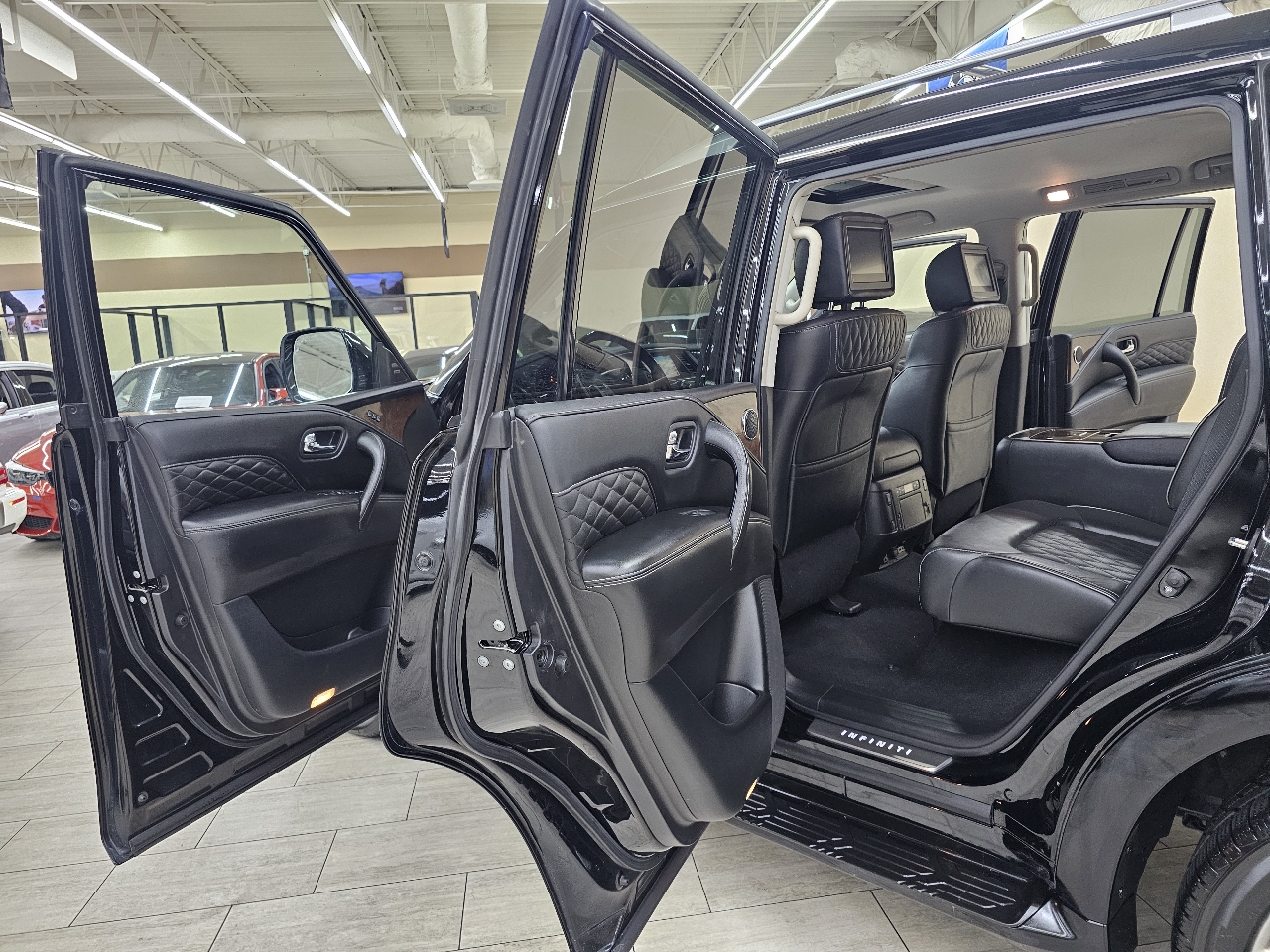 Infiniti QX80 LUXE 2019