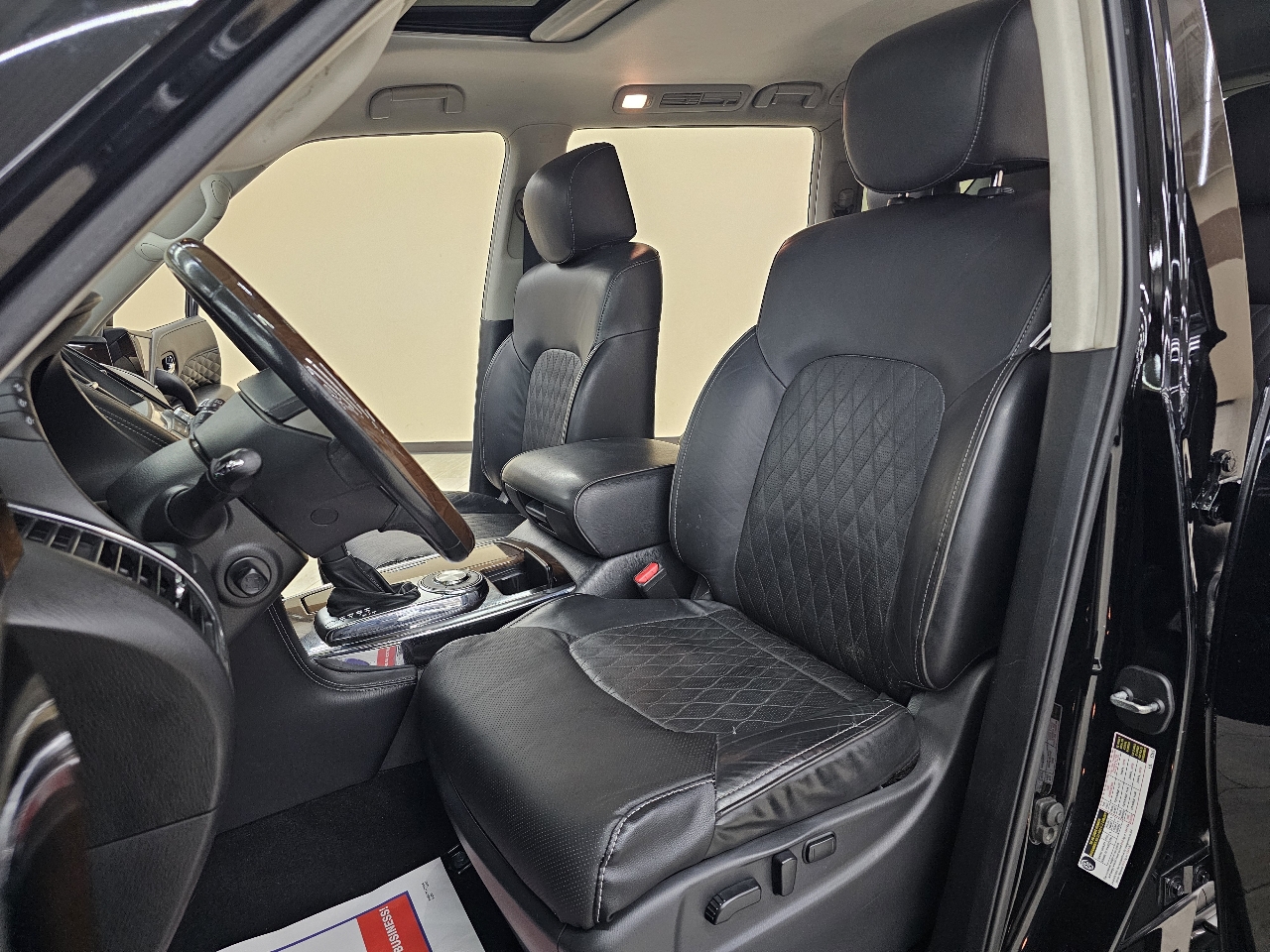 Infiniti QX80 LUXE 2019