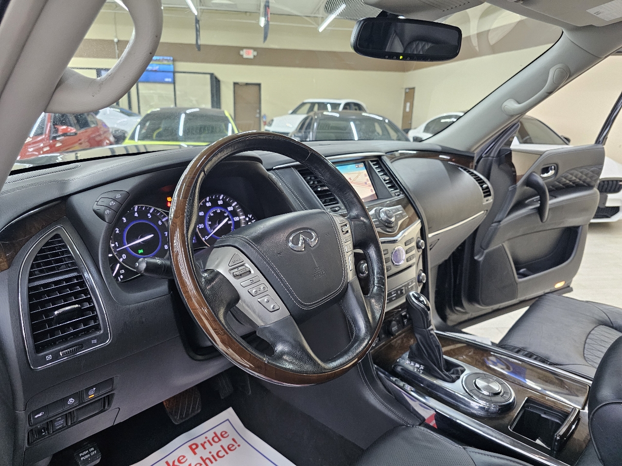 Infiniti QX80 LUXE 2019