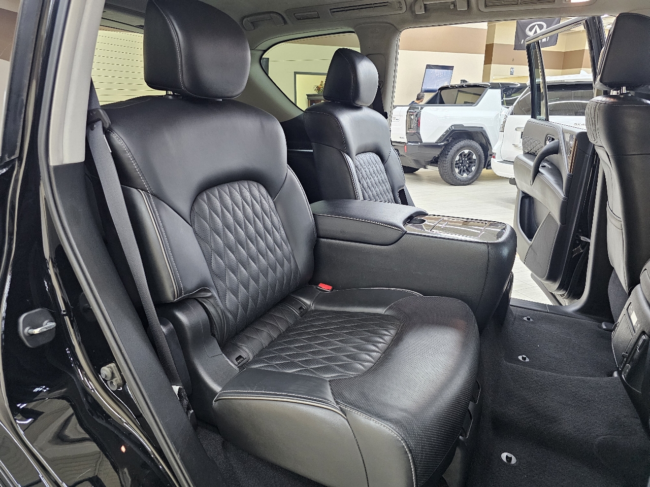 Infiniti QX80 LUXE 2019