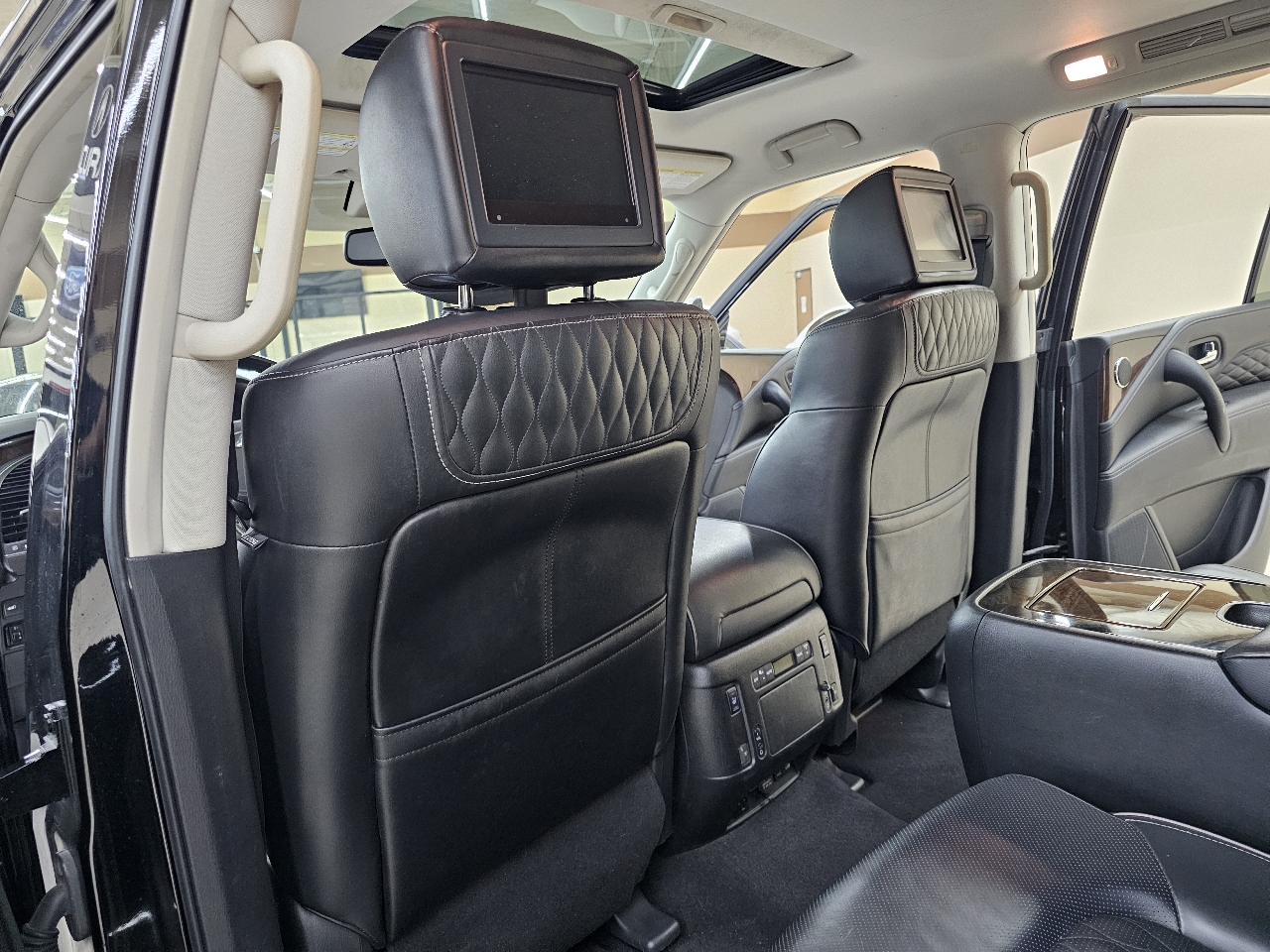 Infiniti QX80 LUXE 2019