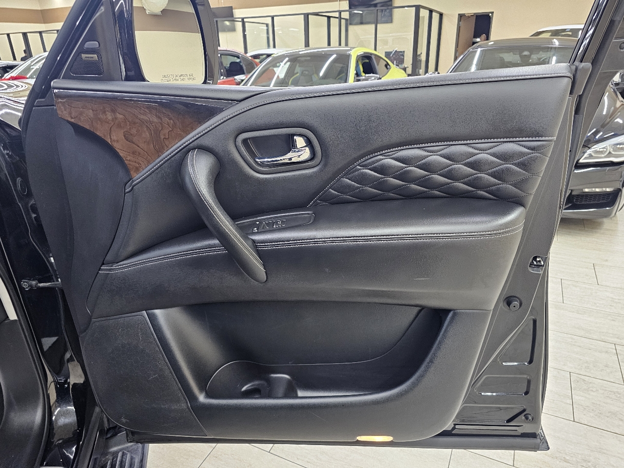 Infiniti QX80 LUXE 2019