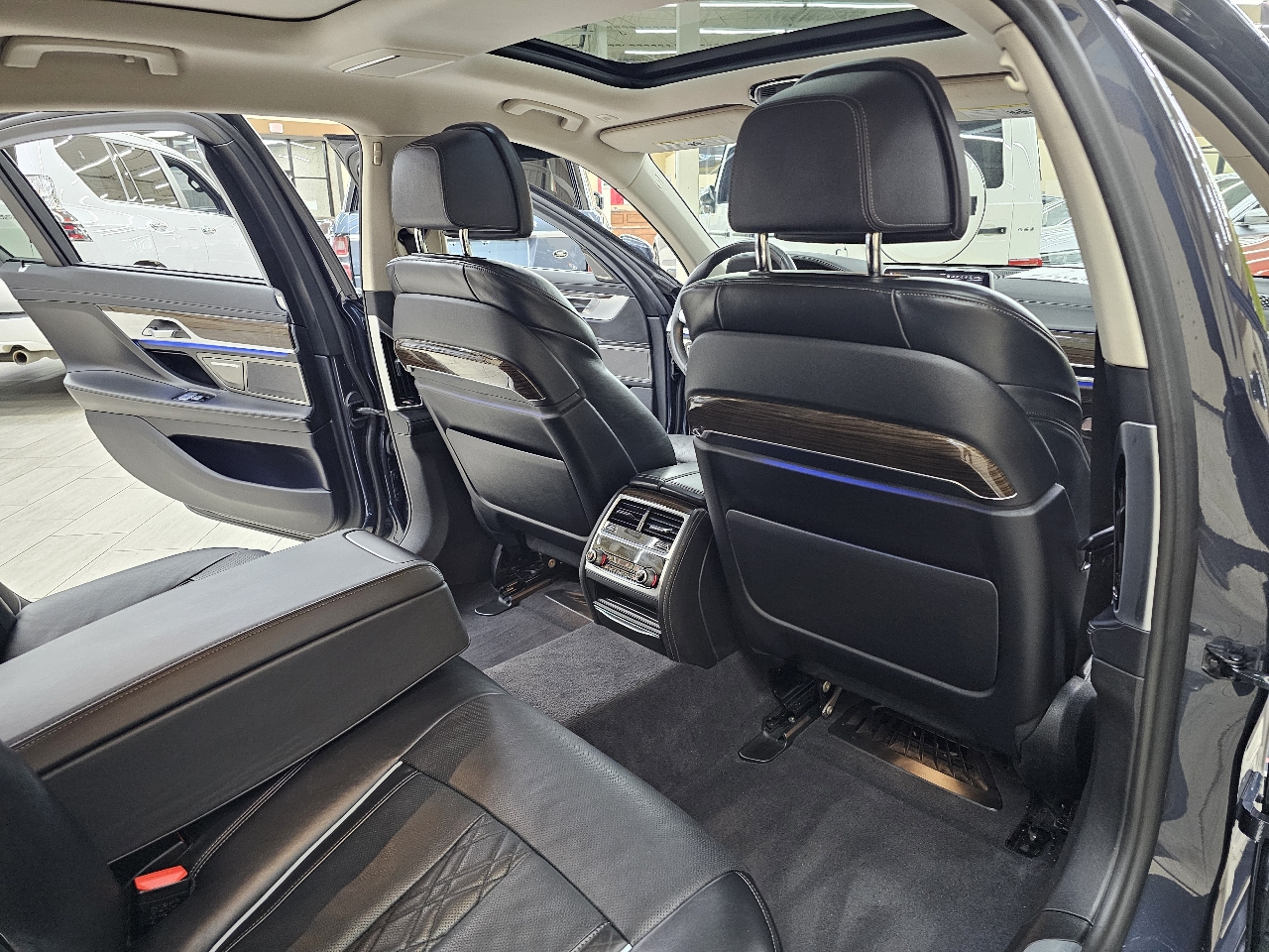 BMW 7-Series 740i 2020