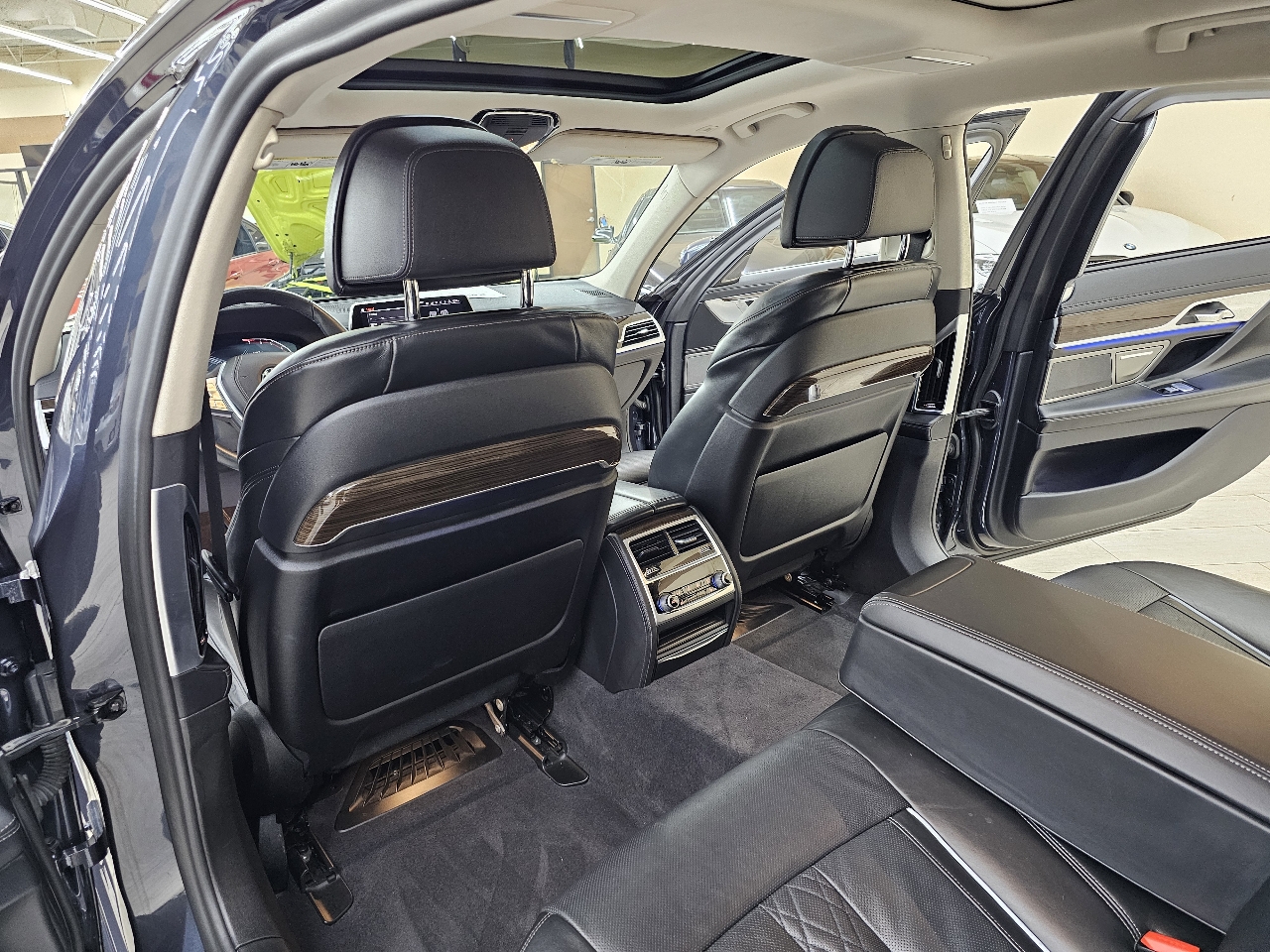 BMW 7-Series 740i 2020