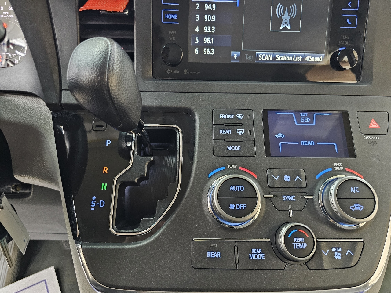 Toyota Sienna  2015