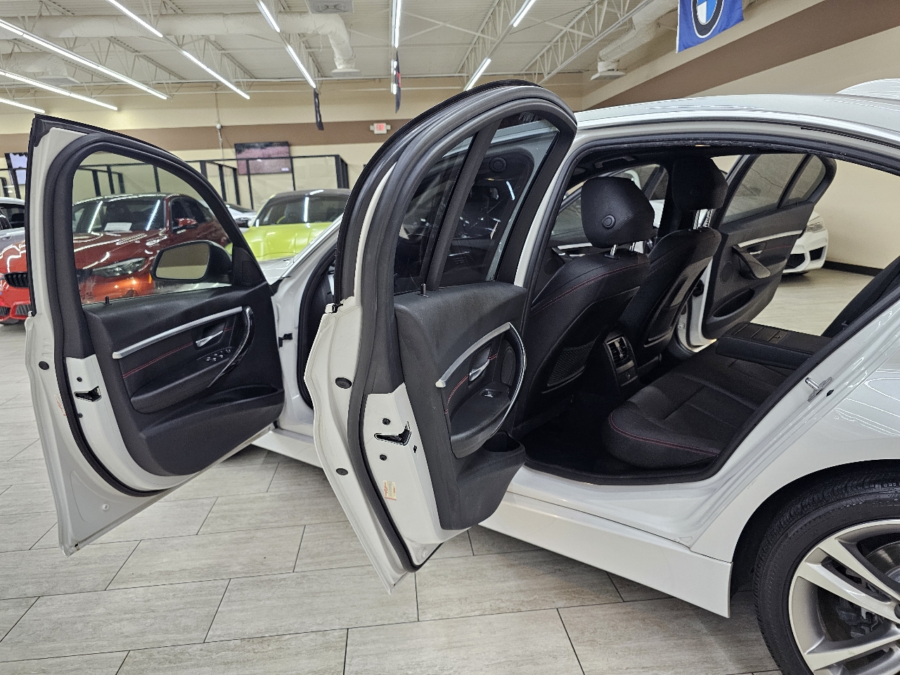 BMW 3-Series 330i SULEV Sedan 2017