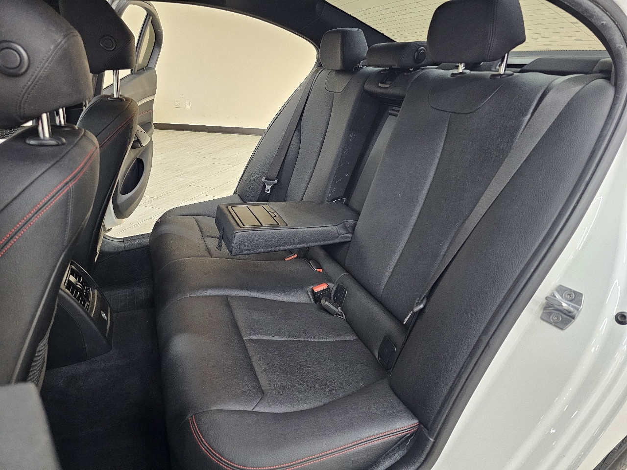 BMW 3-Series 330i SULEV Sedan 2017