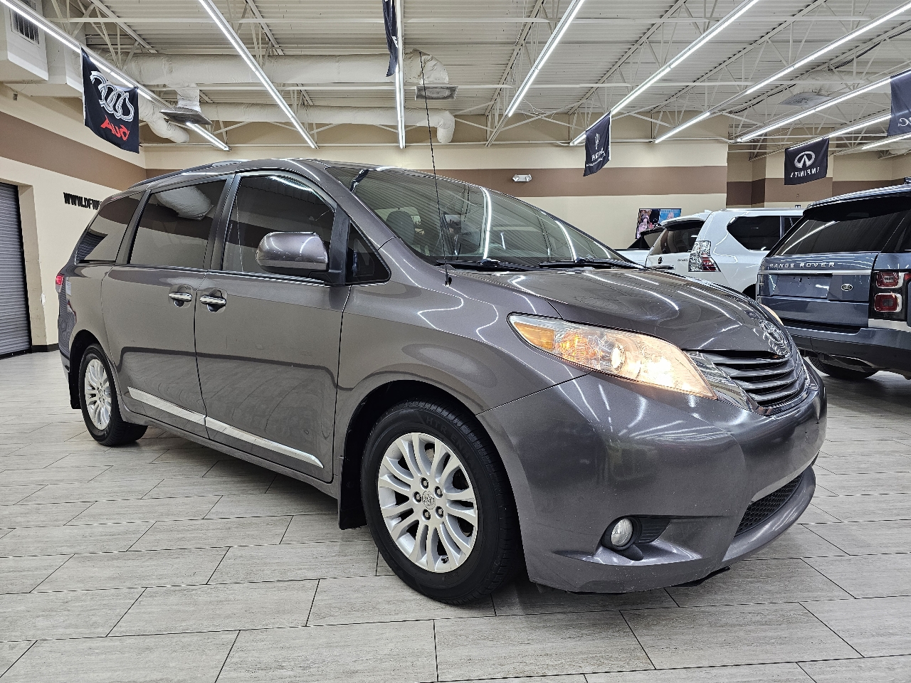 Toyota Sienna  2013