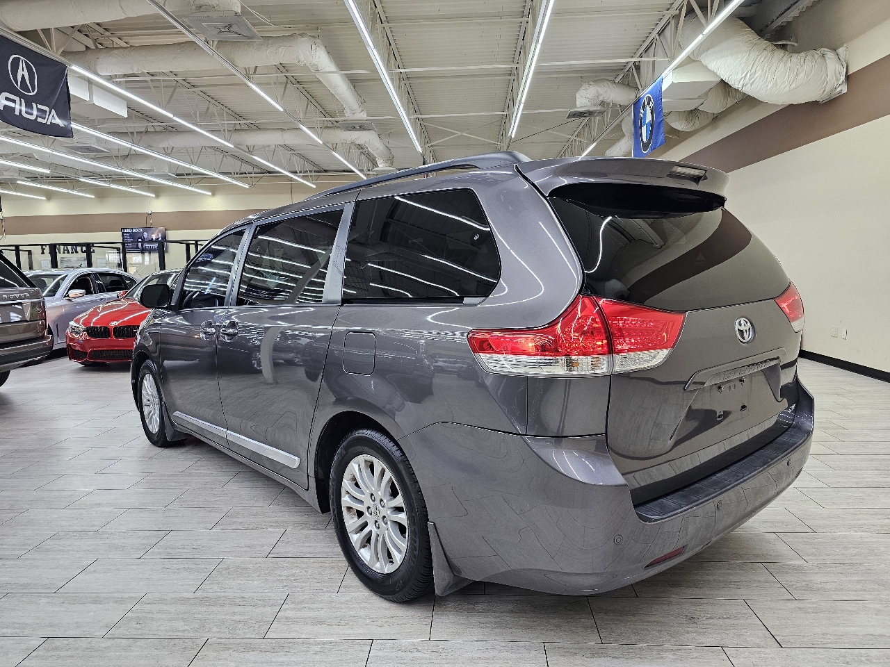 Toyota Sienna  2013