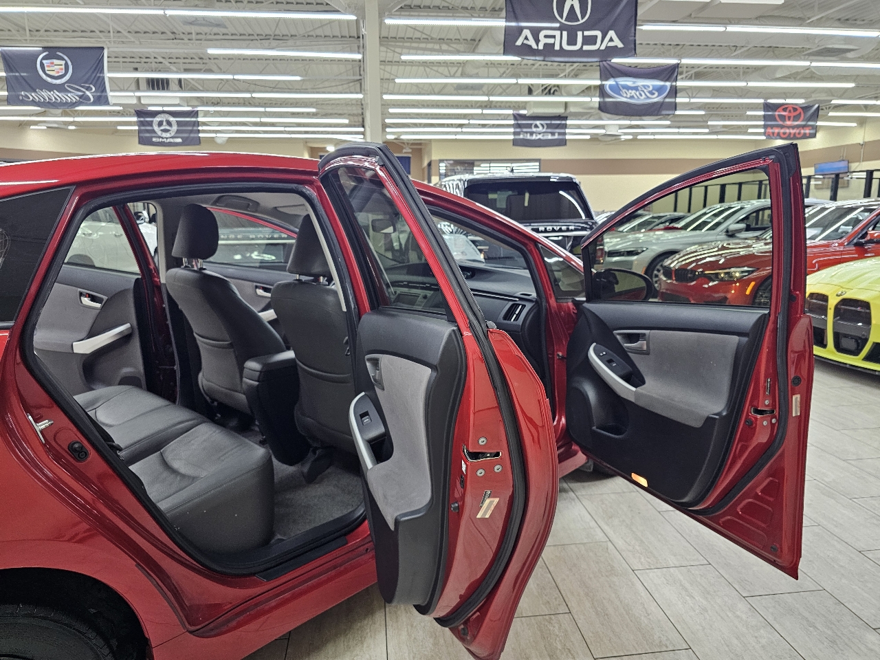 Toyota Prius Prius V 2012