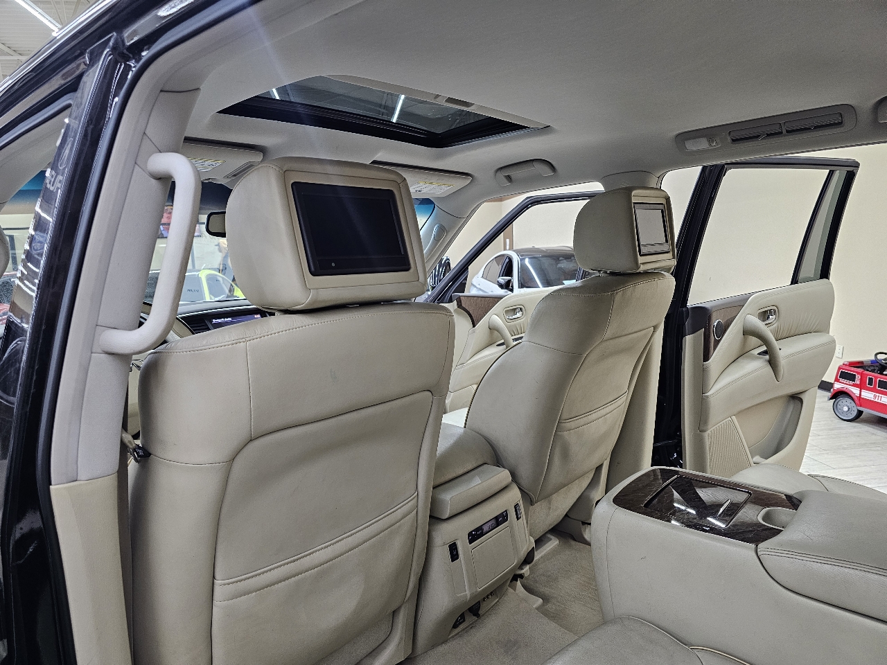 Infiniti QX80 4WD 2015