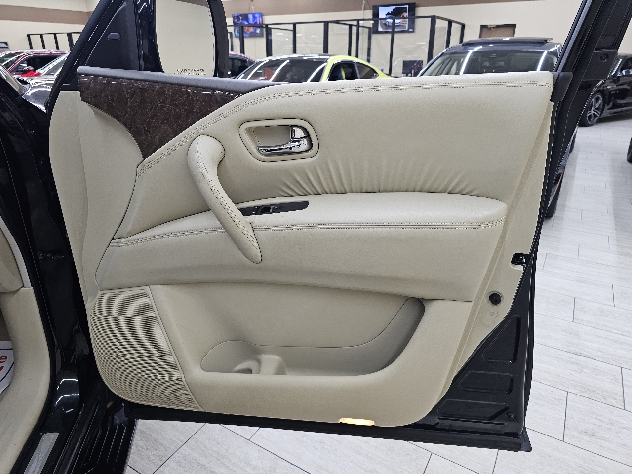 Infiniti QX80 4WD 2015