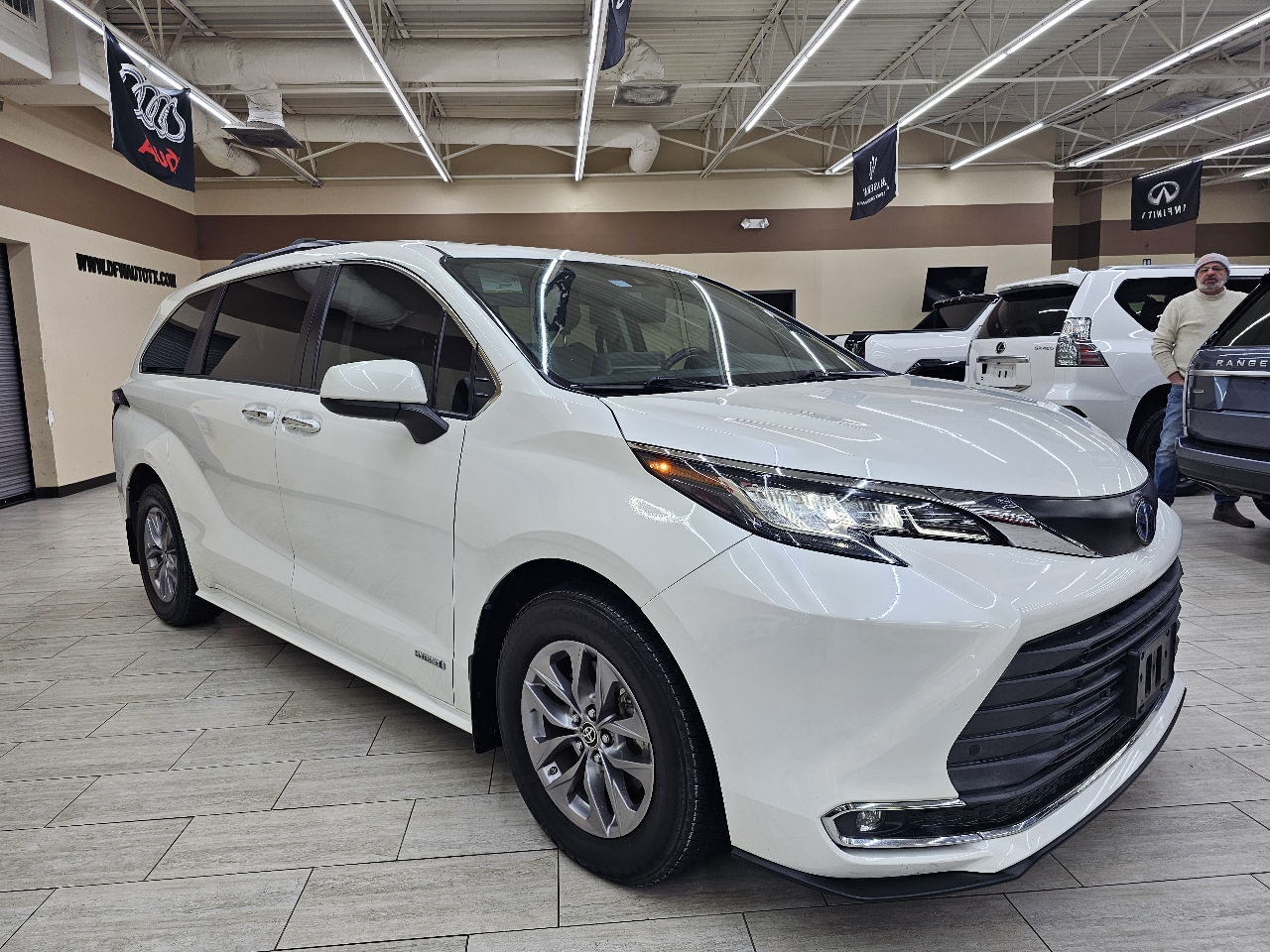 Toyota Sienna XLE 7-Passenger 2021