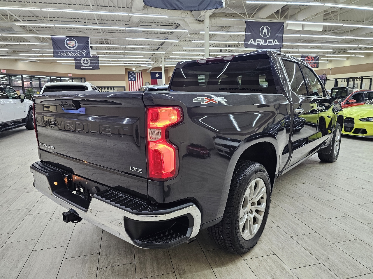 Chevrolet Silverado 1500 LTZ Crew Cab 4WD 2023