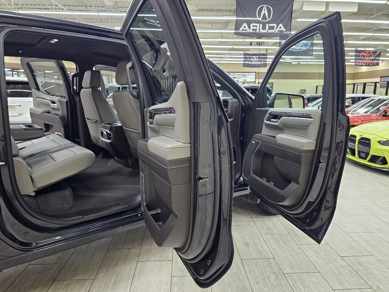 Chevrolet Silverado 1500 LTZ Crew Cab 4WD 2023