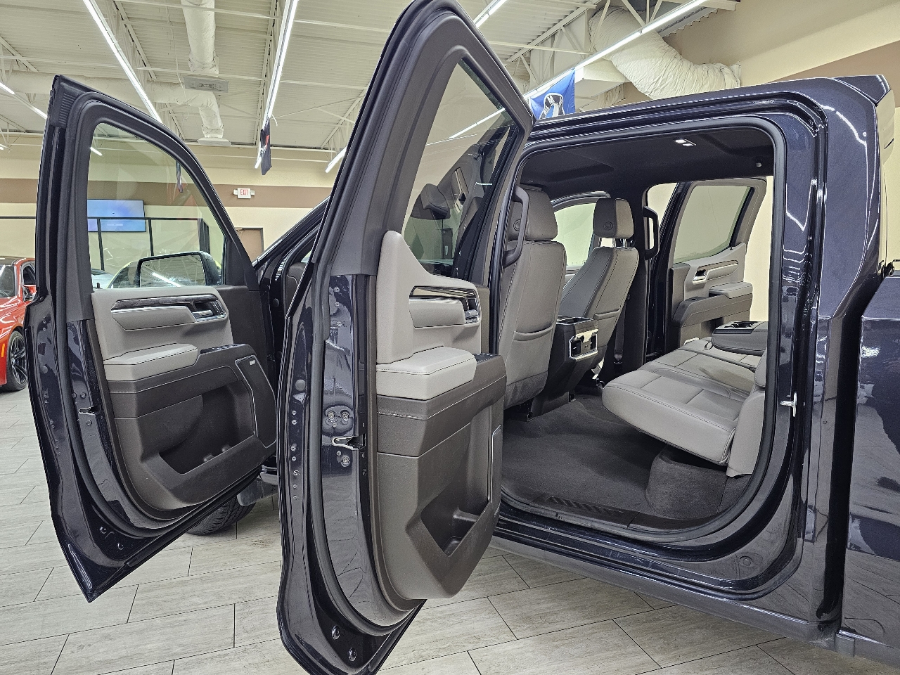 Chevrolet Silverado 1500 LTZ Crew Cab 4WD 2023