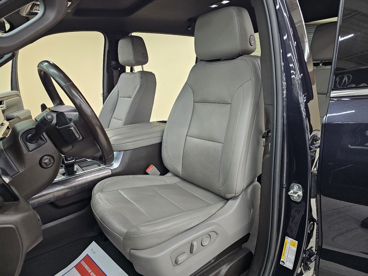 Chevrolet Silverado 1500 LTZ Crew Cab 4WD 2023