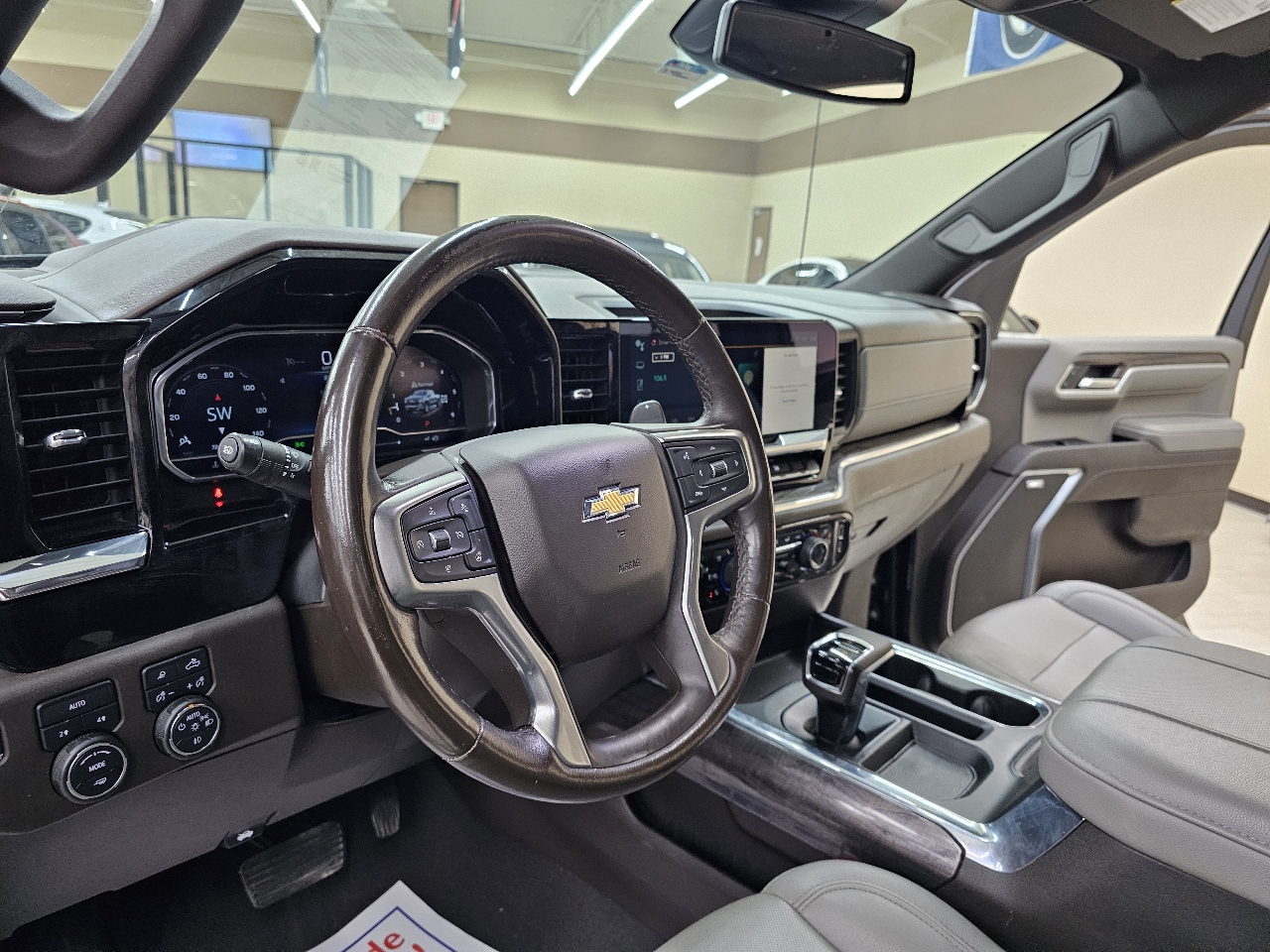 Chevrolet Silverado 1500 LTZ Crew Cab 4WD 2023