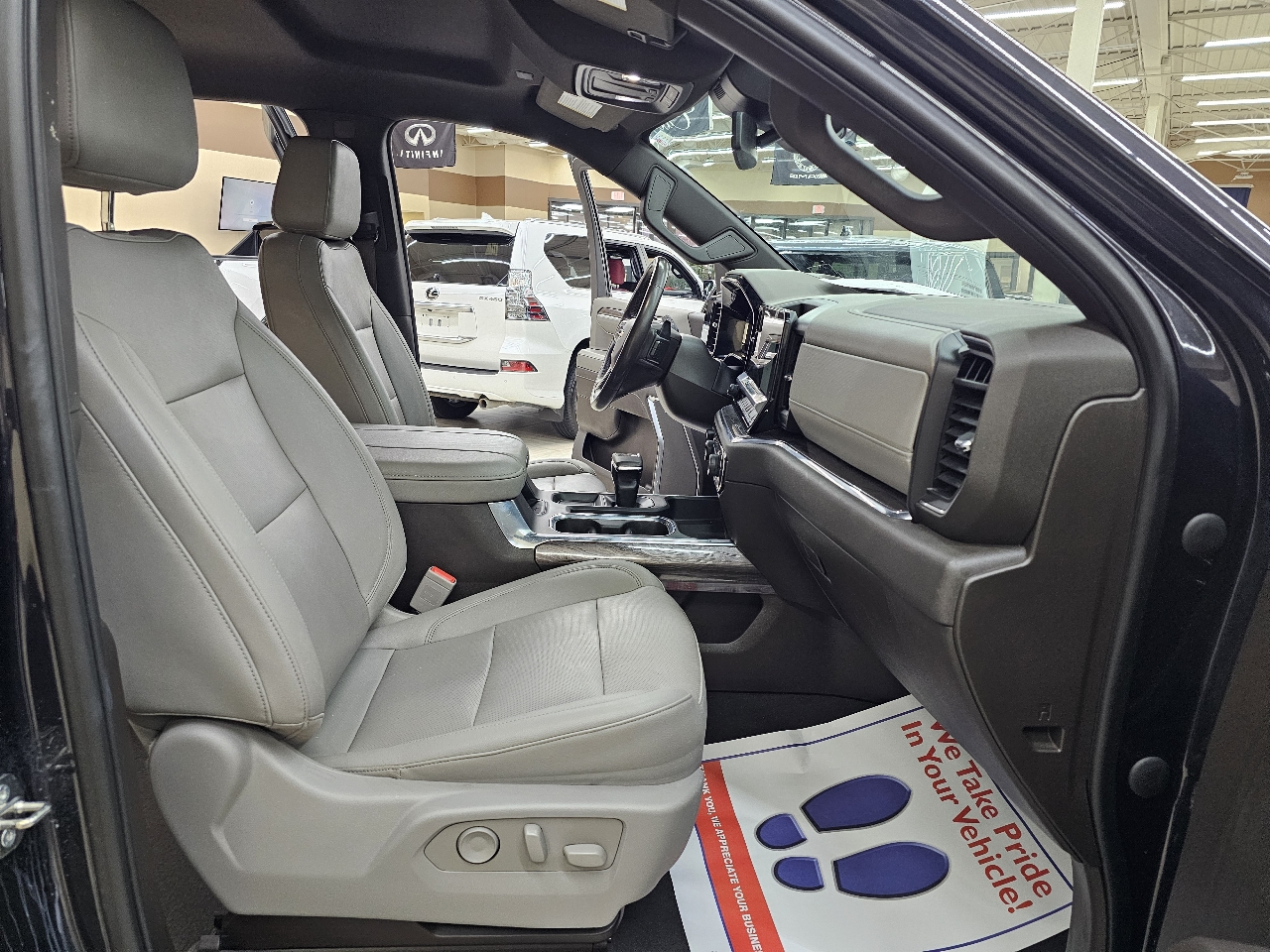 Chevrolet Silverado 1500 LTZ Crew Cab 4WD 2023