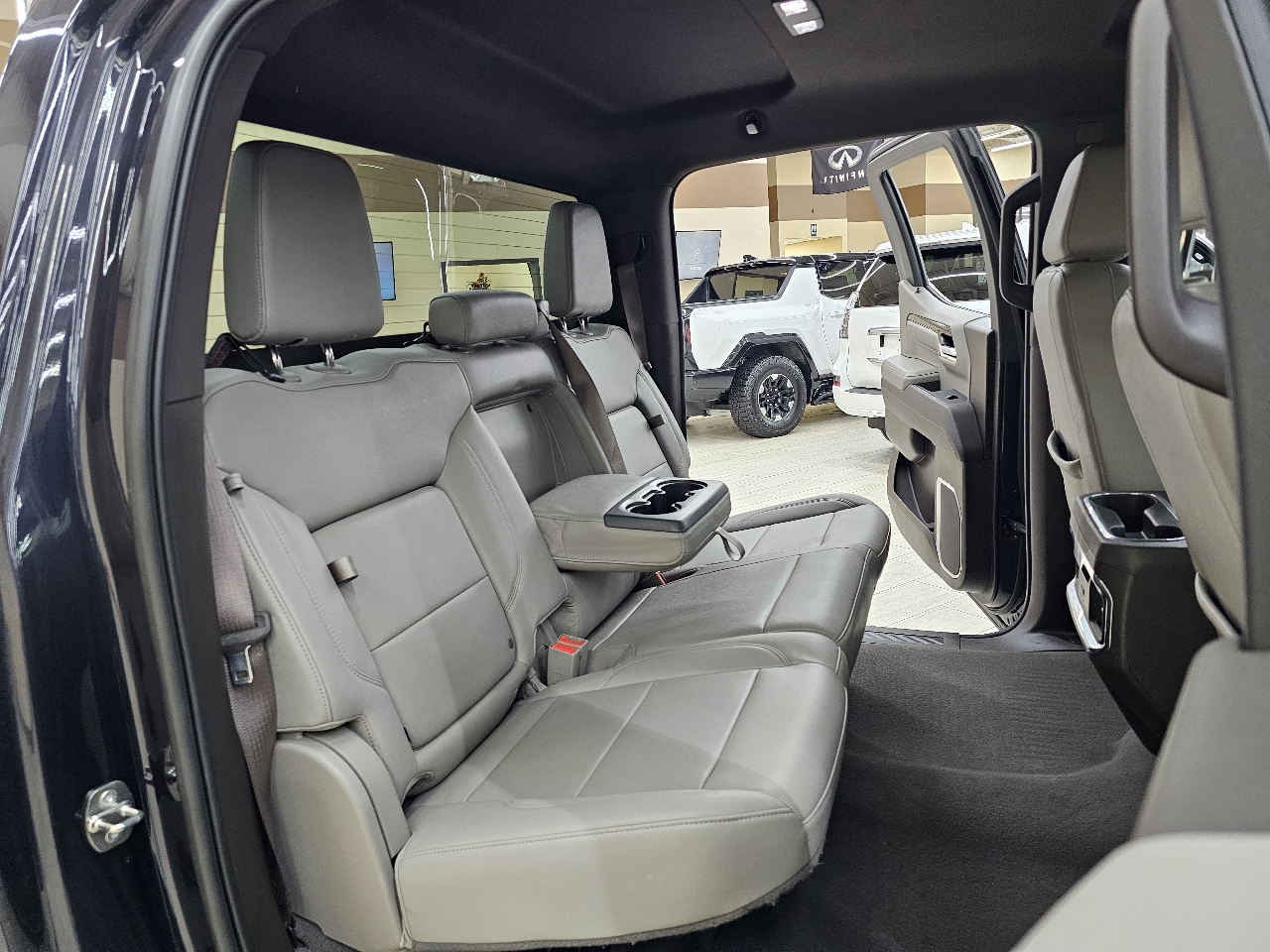 Chevrolet Silverado 1500 LTZ Crew Cab 4WD 2023