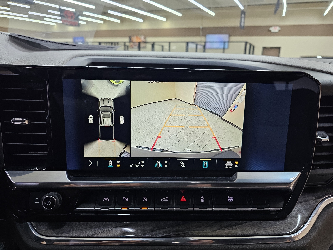 Chevrolet Silverado 1500 LTZ Crew Cab 4WD 2023