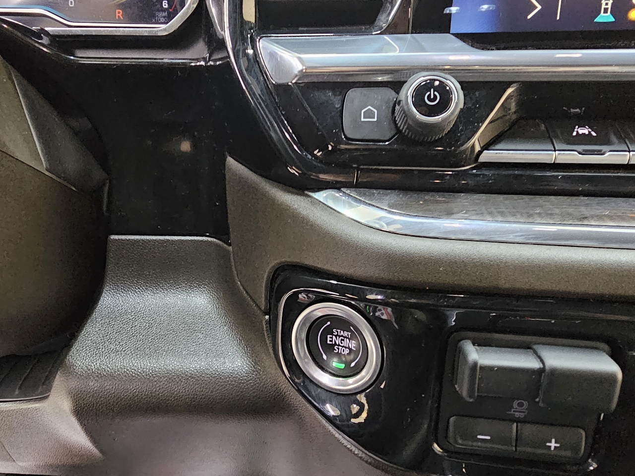 Chevrolet Silverado 1500 LTZ Crew Cab 4WD 2023