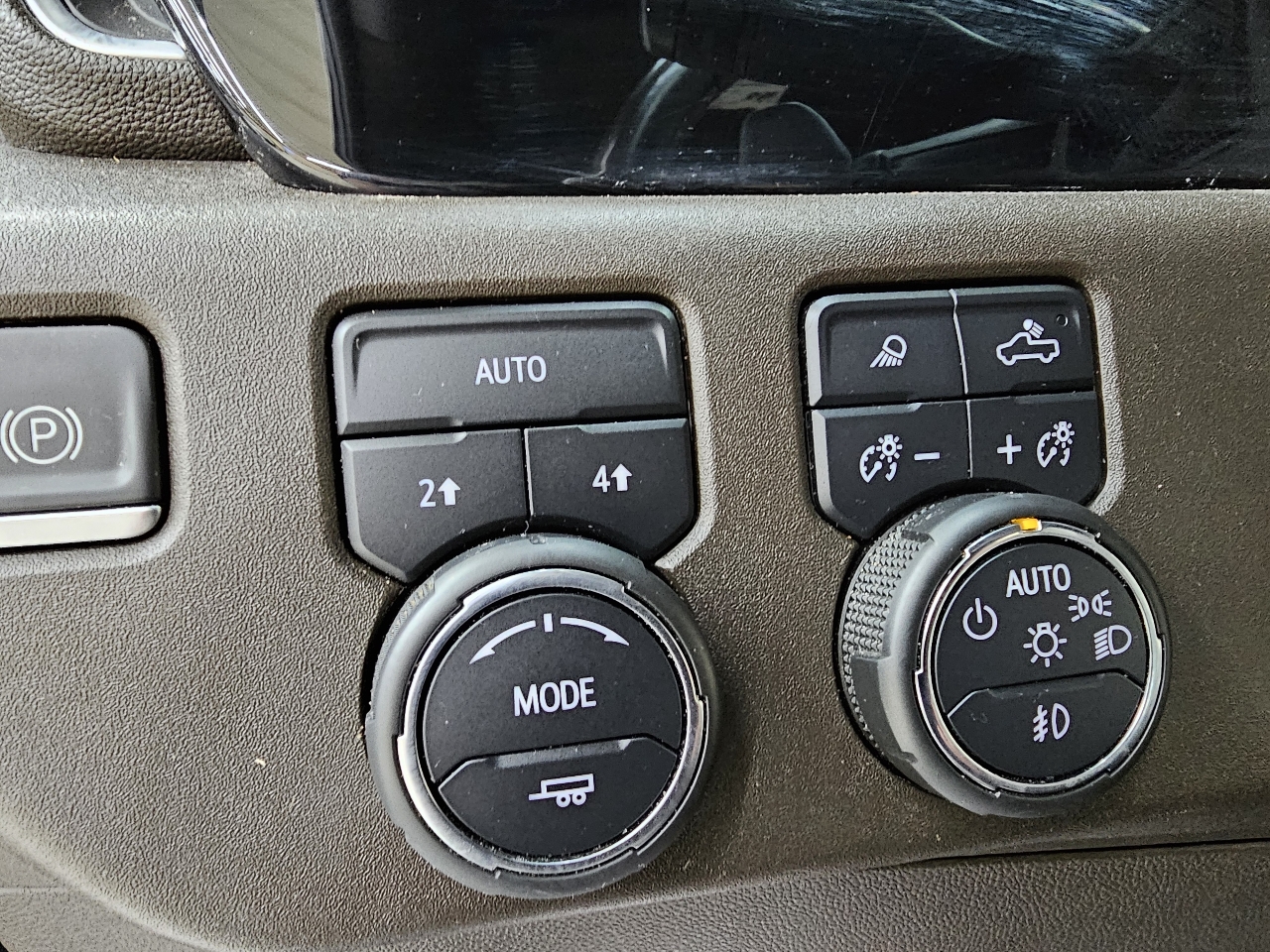 Chevrolet Silverado 1500 LTZ Crew Cab 4WD 2023