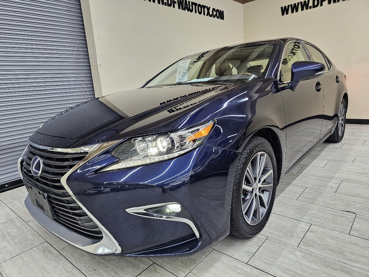 Lexus ES 300h Sedan 2016