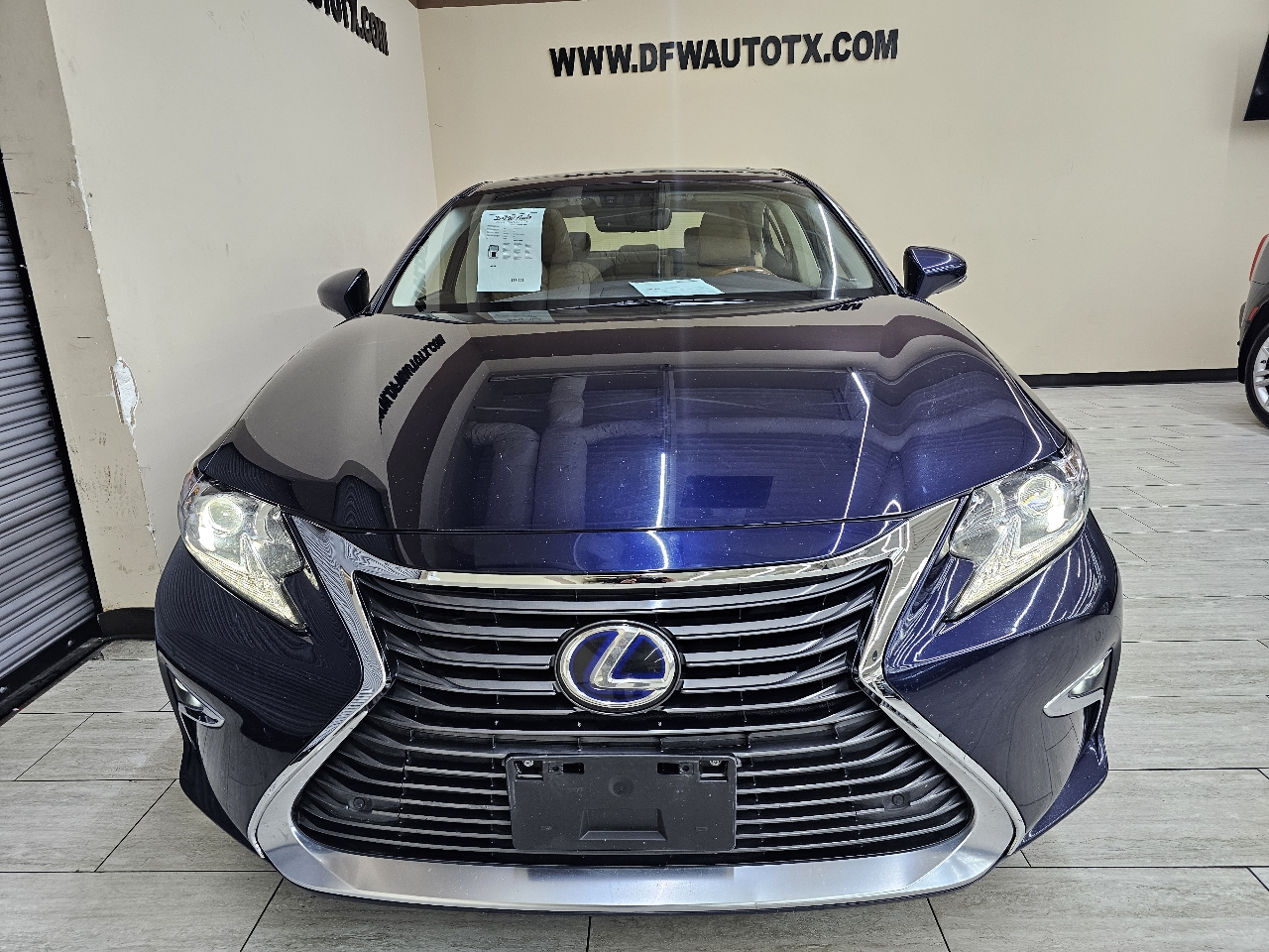 Lexus ES 300h Sedan 2016