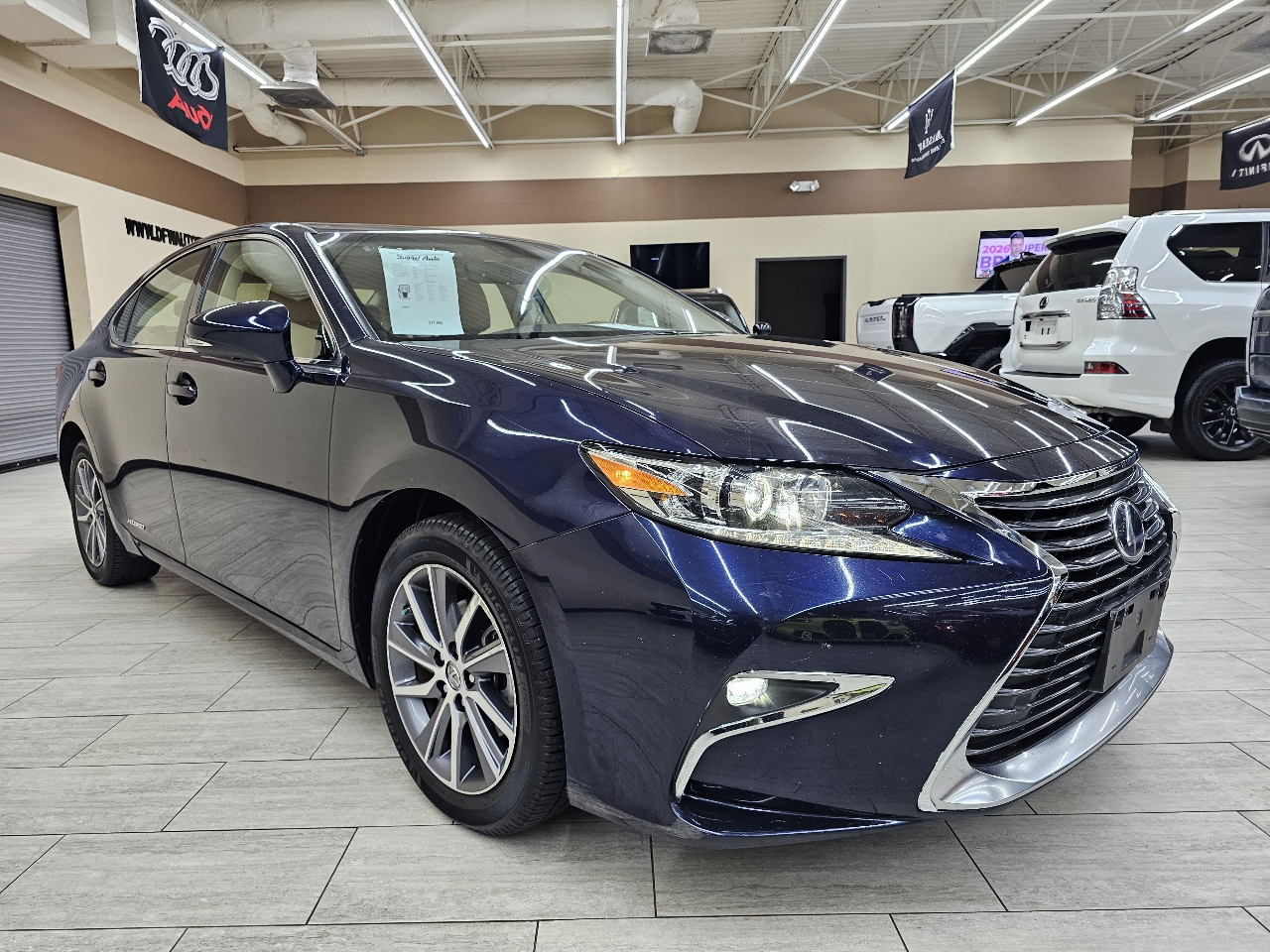 Lexus ES 300h Sedan 2016