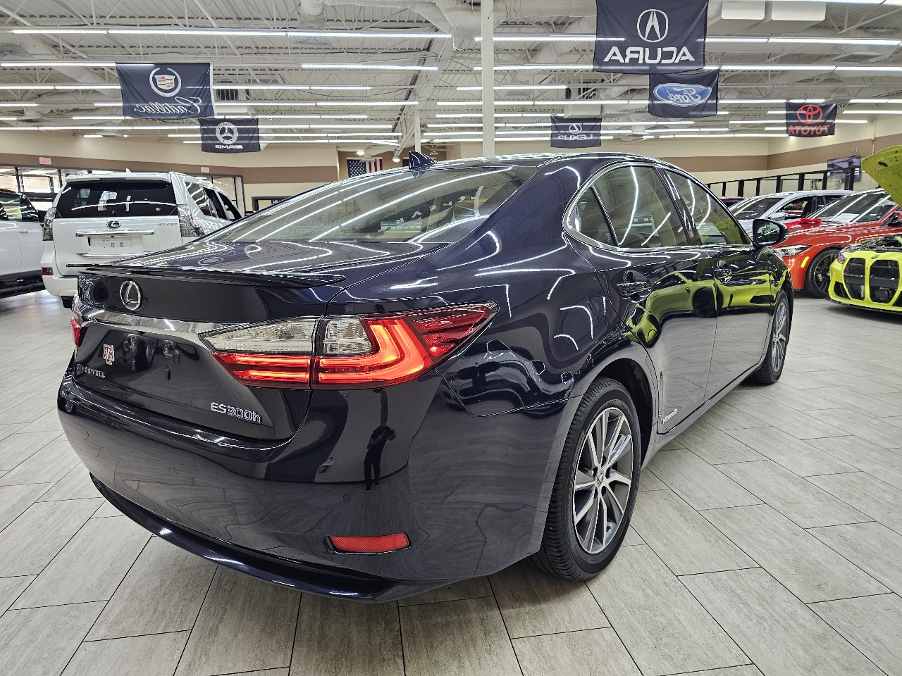 Lexus ES 300h Sedan 2016