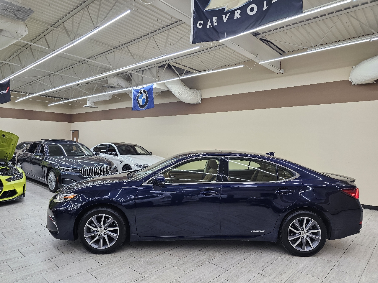 Lexus ES 300h Sedan 2016