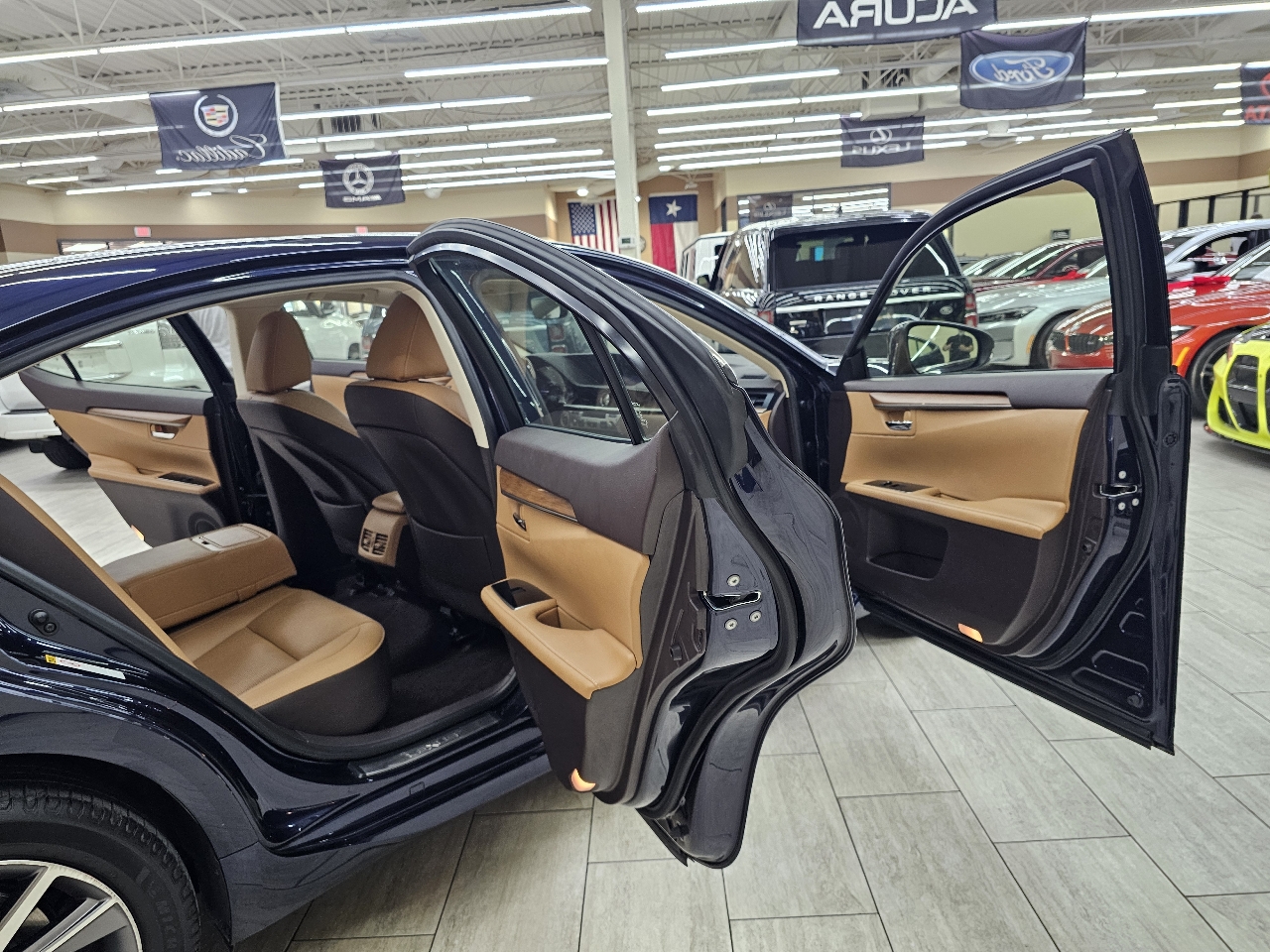 Lexus ES 300h Sedan 2016