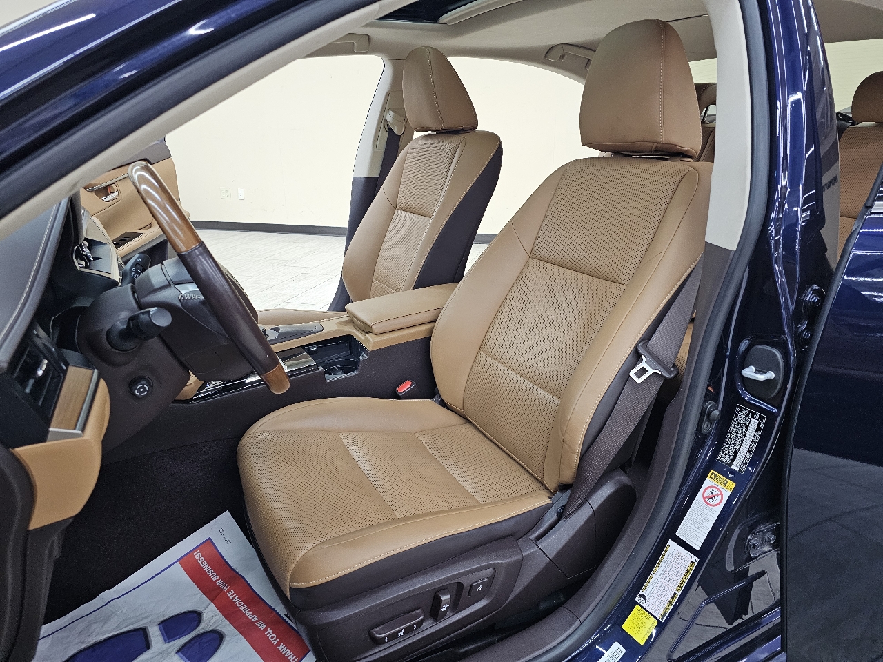 Lexus ES 300h Sedan 2016