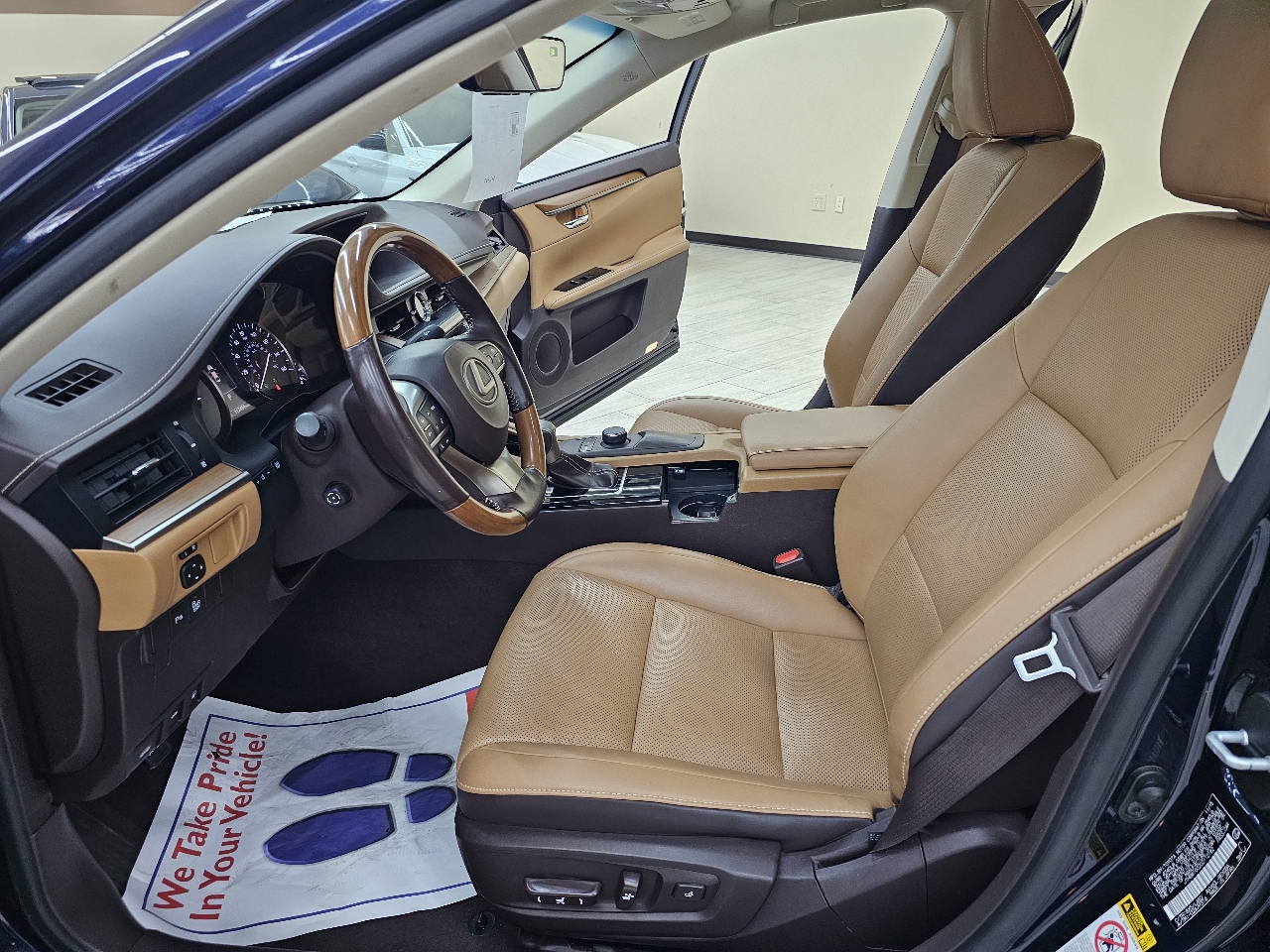 Lexus ES 300h Sedan 2016