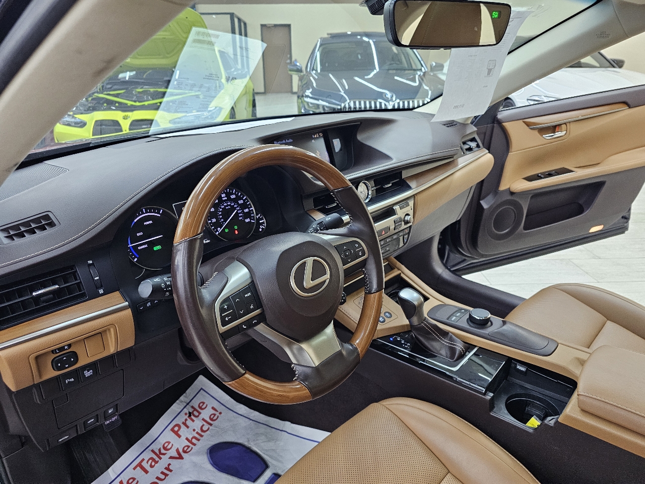 Lexus ES 300h Sedan 2016