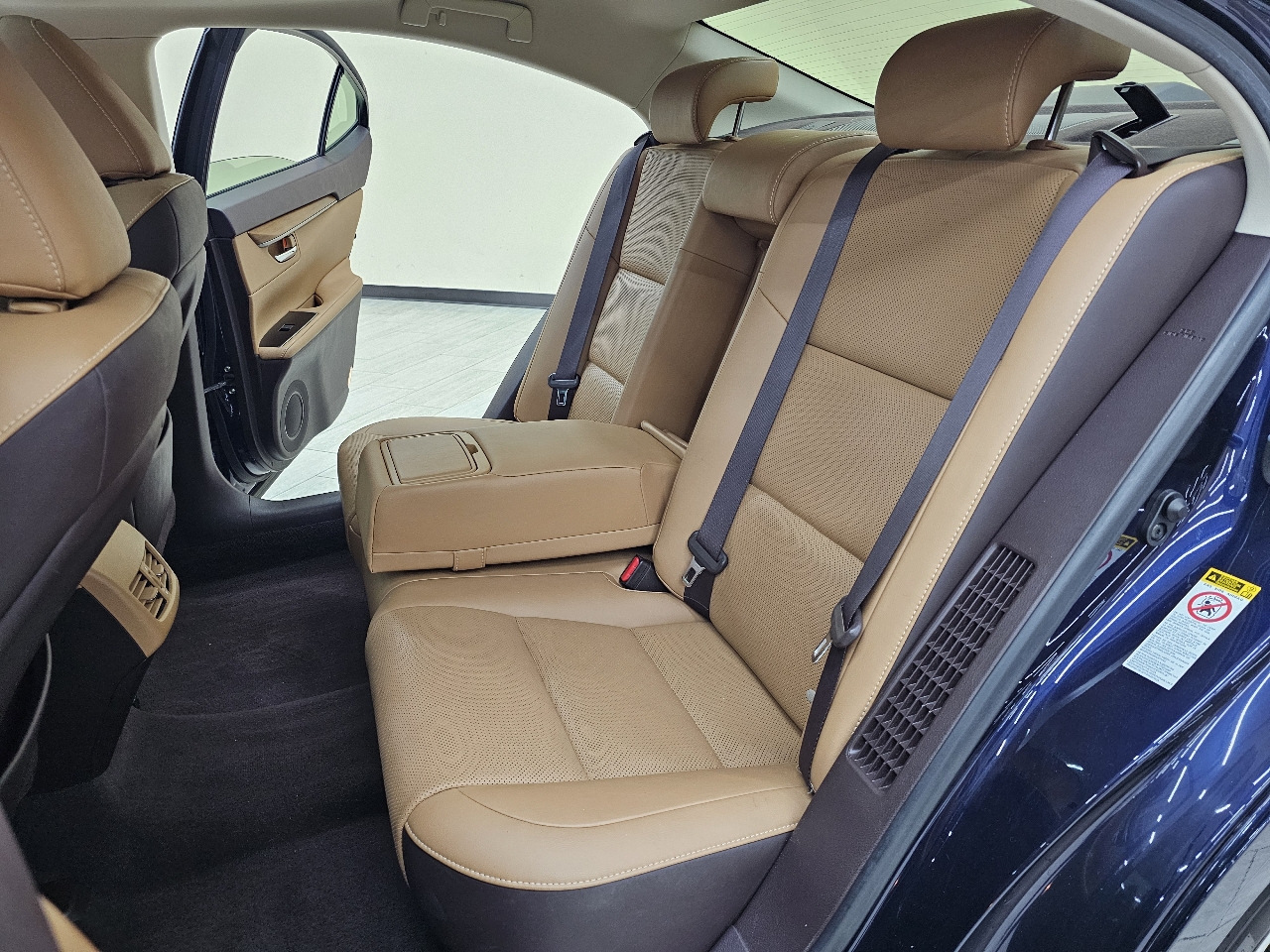 Lexus ES 300h Sedan 2016