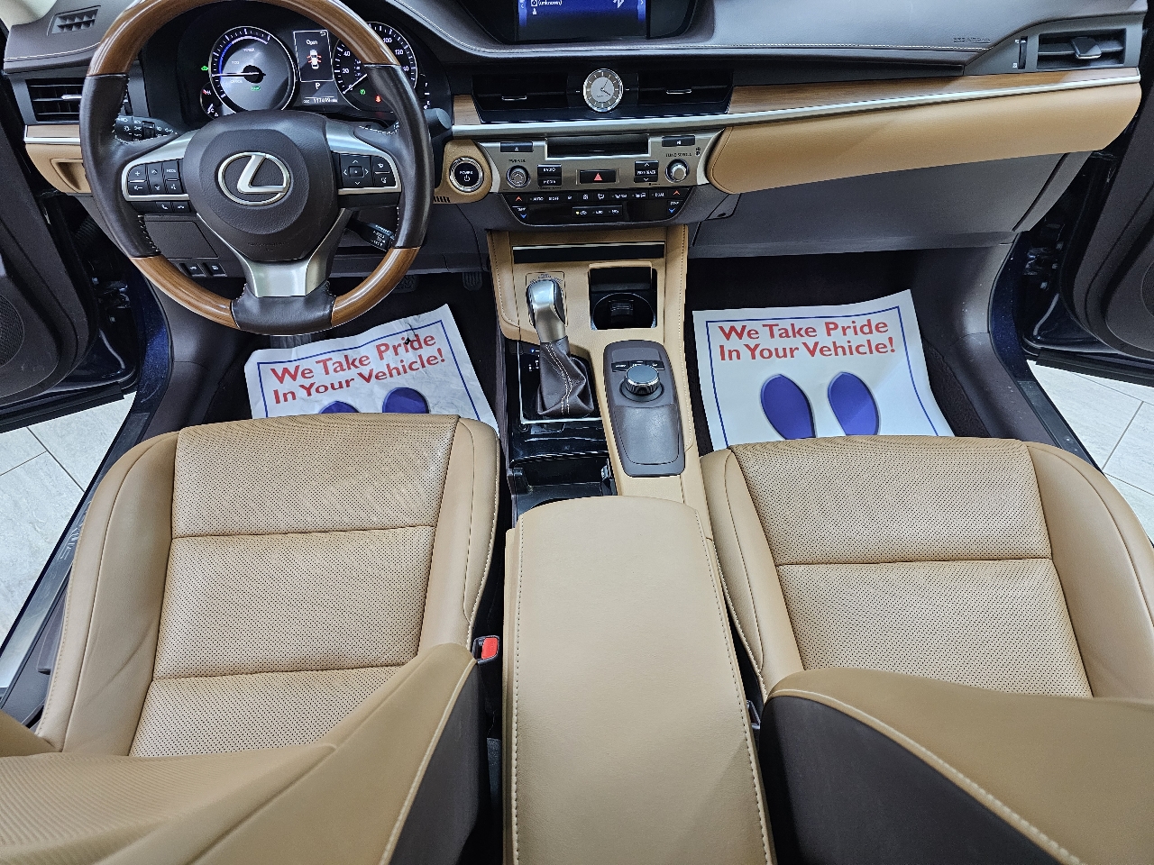 Lexus ES 300h Sedan 2016