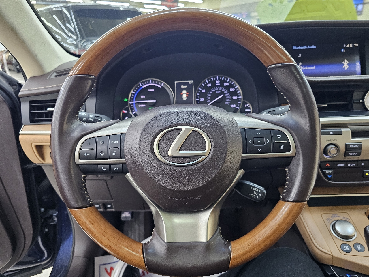 Lexus ES 300h Sedan 2016