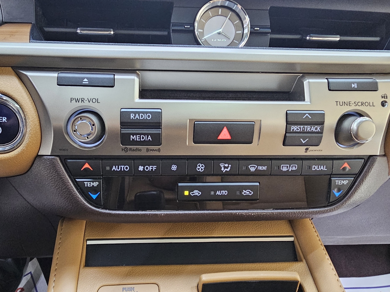 Lexus ES 300h Sedan 2016