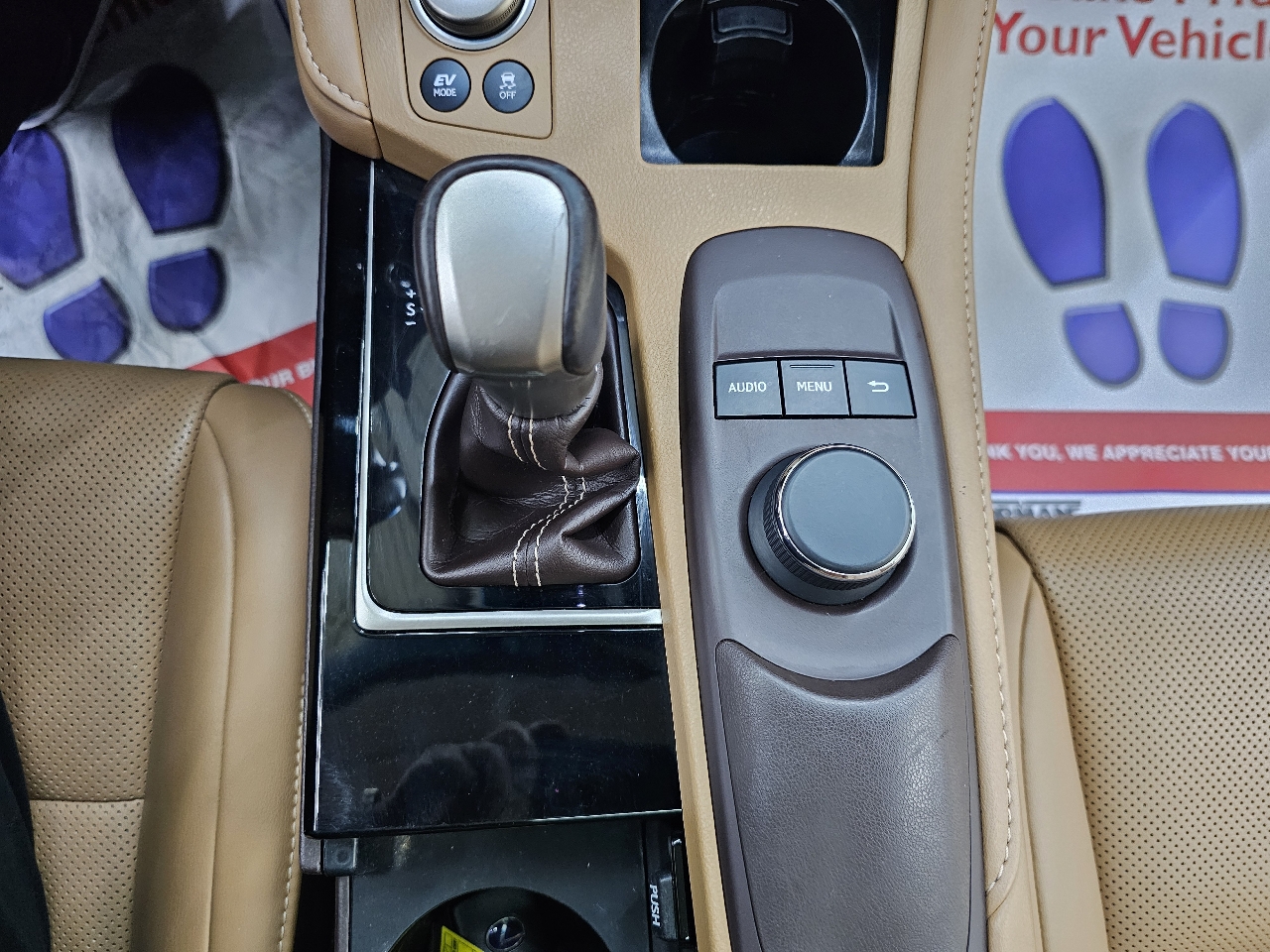 Lexus ES 300h Sedan 2016